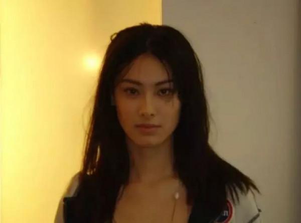 22歲，為他生三個孩子，卻沒能嫁入豪門，梁洛施為愛犧牲自我