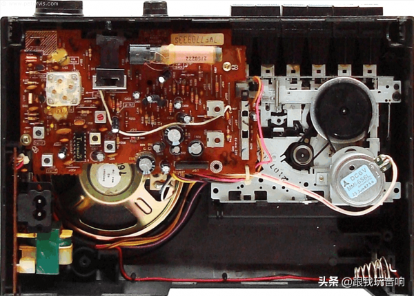 日立HITACHI TRK-510E 收錄機音響 2波段行動式收音機 日立HITACHI TRK-510E 收錄機音響 2波段行動式收音機