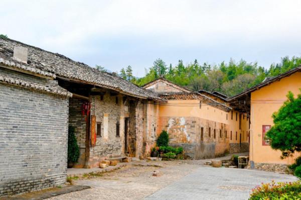 贛州山中有座明清古村，耗資1.5億打造成景區，客家圍屋是亮點