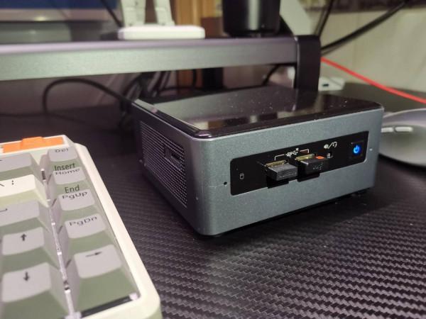 成年人的快樂屋，一桌一椅三兩平足以，新年煥新裝，簡約實用桌面