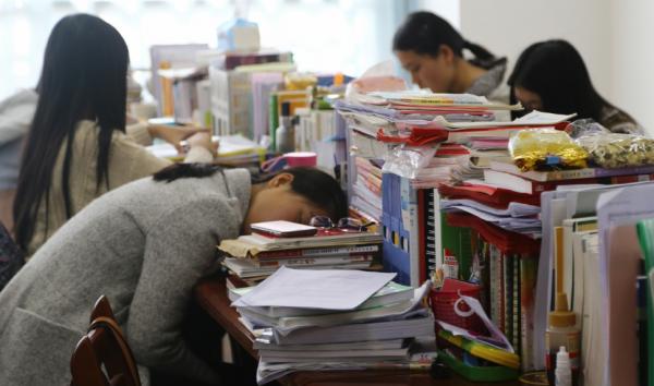 凌晨四點的哈佛,清華半夜的圖書館,這樣的“毒雞湯”你還在信嗎 凌晨四點的哈佛,清華半夜的圖書館,這樣的“毒雞湯”你還在信嗎