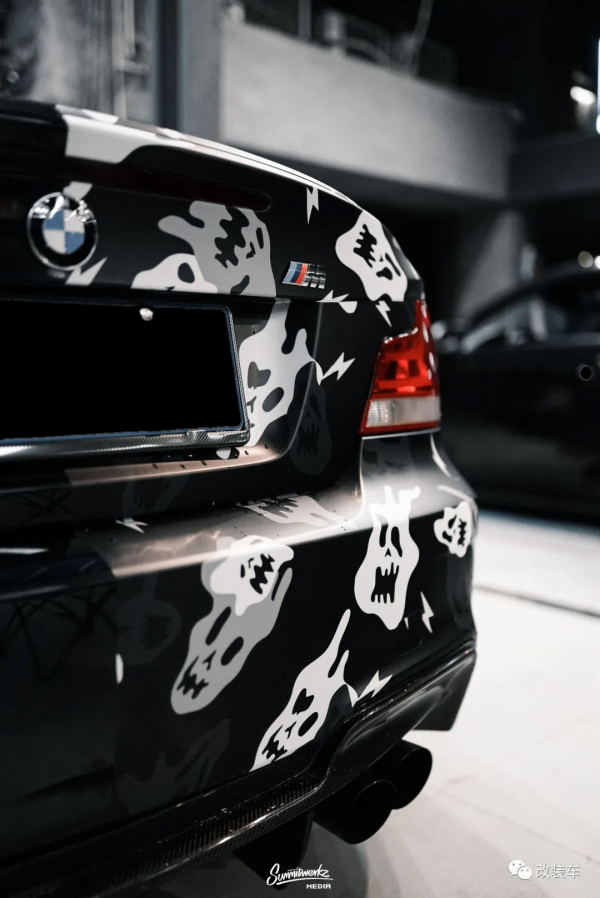 珍獸般的黑武士寶馬1M,開慣了500馬力本田S2000也不一定能駕馭 珍獸般的黑武士寶馬1M,開慣了500馬力本田S2000也不一定能駕馭