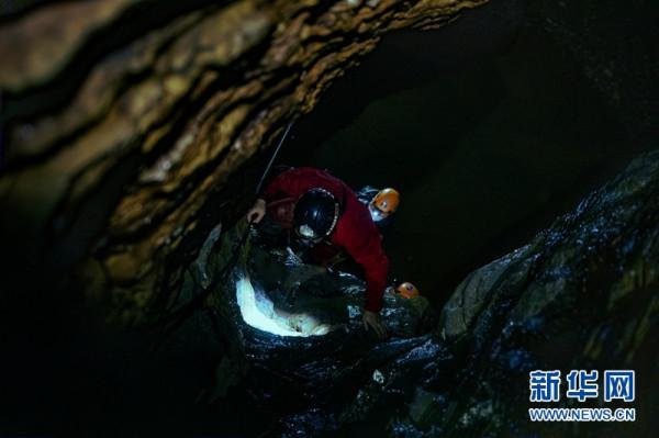 通往“地心”的探洞人 通往“地心”的探洞人