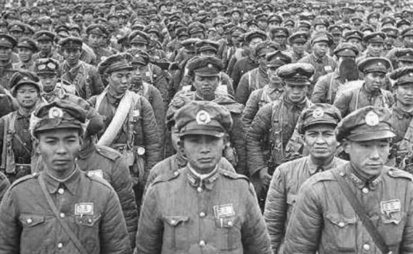 淮海戰役時,俘虜兵太多一時沒我軍軍裝,粟裕心生一計:帽子代替 淮海戰役時,俘虜兵太多一時沒我軍軍裝,粟裕心生一計:帽子代替