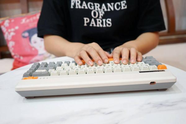 你心中的復古鍵盤是什麼樣的?杜伽三模無線機械鍵盤體驗 你心中的復古鍵盤是什麼樣的?杜伽三模無線機械鍵盤體驗
