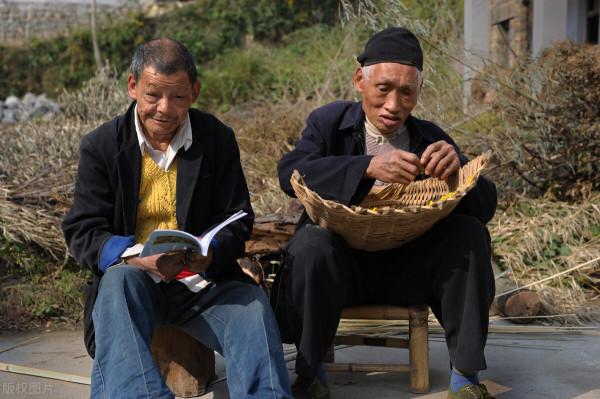 48歲男人哭訴，寧願被說不孝，也希望父親早日離去，是解脫