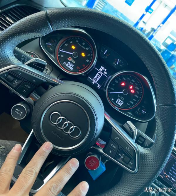 預算100萬買輛奧迪R8，沒想到開始得很美麗，結束得卻很可惜