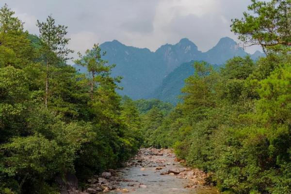 江西一4A景區內，空氣新鮮、水質極佳，是有名的避暑勝地