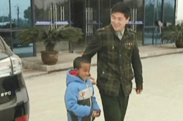 11年前，浙江農村奶奶收養了一個黑人小男孩巴比，如今怎麼樣了？