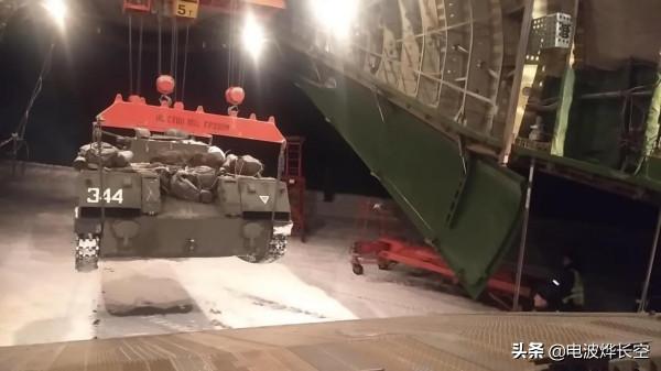 肚裡裝下7輛步戰車飛向哈薩克！俄軍超級運輸機又立功，不服不行