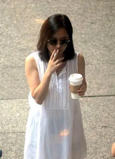 娛樂圈哪個女星抽菸更好看？