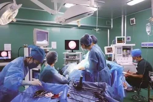 那個三十二歲的男人還是走了 那個三十二歲的男人還是走了