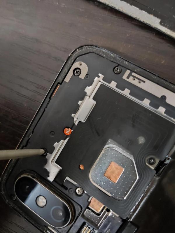 小米8更換電池教程之再戰3年 小米8更換電池教程之再戰3年