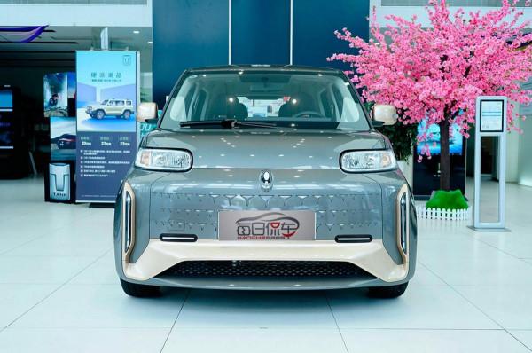 從萌到酷 內飾更舒適 價格偏貴 尤拉白貓小野貓版實拍簡評 從萌到酷 內飾更舒適 價格偏貴 尤拉白貓小野貓版實拍簡評