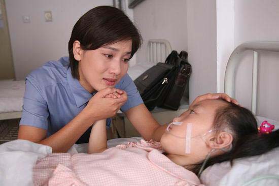 著名演員潘雨辰：與侯勇離婚後，染霜的玫瑰帶淚開