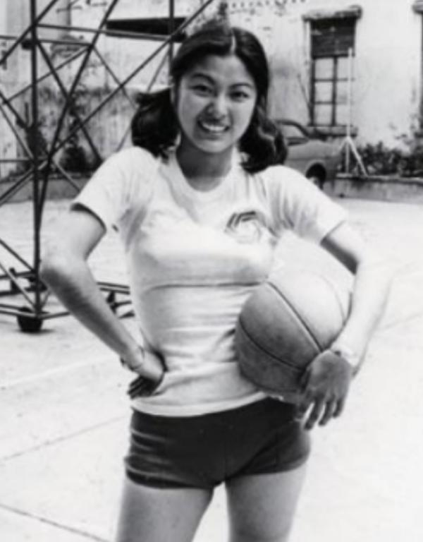 成龍苦追她8年，跟男友相戀26年不結婚，米雪如今怎樣了？