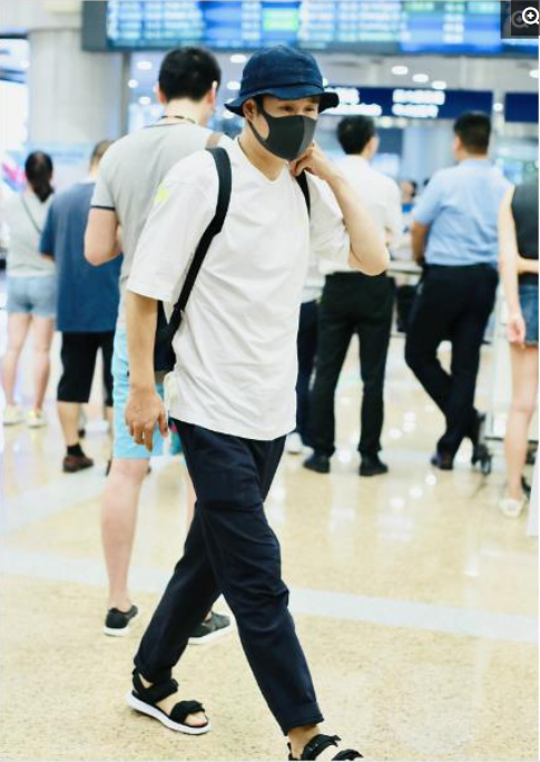 小瀋陽和妻子沈春陽帶女兒現身，沈佳潤越長越漂亮