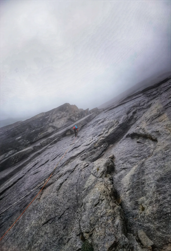 遊記 | 自由扶梯上,你自在如風——挑戰婆繆峰始末 遊記 | 自由扶梯上,你自在如風——挑戰婆繆峰始末