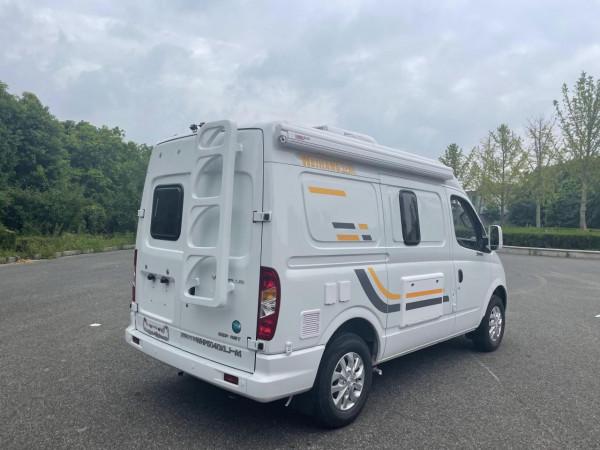 適合兩人精緻出行，無中門的B型房車，衛航V500房車
