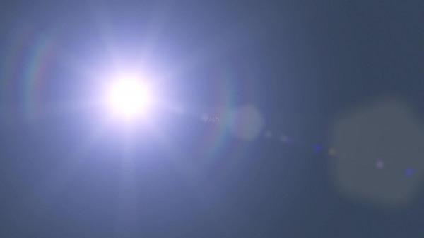 太陽的頭頂突然冒著“綠光”,網友:愛像一道光,綠得讓人發慌 太陽的頭頂突然冒著“綠光”,網友:愛像一道光,綠得讓人發慌