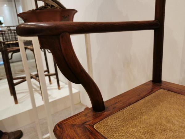 券口素直無聯幫棍,黃花梨四出頭椅早可到明 券口素直無聯幫棍,黃花梨四出頭椅早可到明