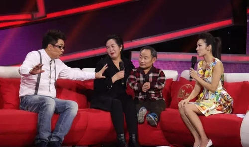 相差70釐米的愛情,身高1米的林彥華娶1.7米媳婦,兩人幸福美滿 相差70釐米的愛情,身高1米的林彥華娶1.7米媳婦,兩人幸福美滿