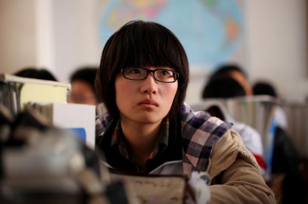 為何多數女生到高中成績出現“下滑”，班主任坦言：不是智商原因