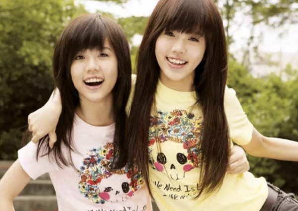 By2雖說是雙胞胎，妹妹卻一直拖累姐姐，真是塑膠姐妹花