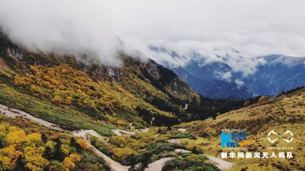 斑斕如畫官鵝溝