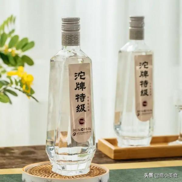 同是白酒,“單糧酒”和“多糧酒”有啥區別?原來酒質有很大差別 同是白酒,“單糧酒”和“多糧酒”有啥區別?原來酒質有很大差別
