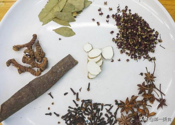 20年秘製&OpenCurlyDoubleQuote;醬牛肉&rdquo;配方，&OpenCurlyDoubleQuote;3泡3醬&rdquo;入味足，醬香濃，咋切都不散