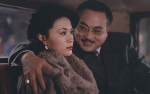 方舒：被屠洪剛拋棄後獨自撫養兩個女兒長大，生活有淚也有笑