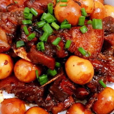 這道桂花紅燒肉真的是不講究,有啥放啥都好吃 這道桂花紅燒肉真的是不講究,有啥放啥都好吃