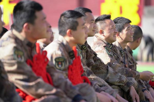 戰略支援某部通訊團：&OpenCurlyDoubleQuote;烽火&rdquo;文藝輕騎兵，新春點號行