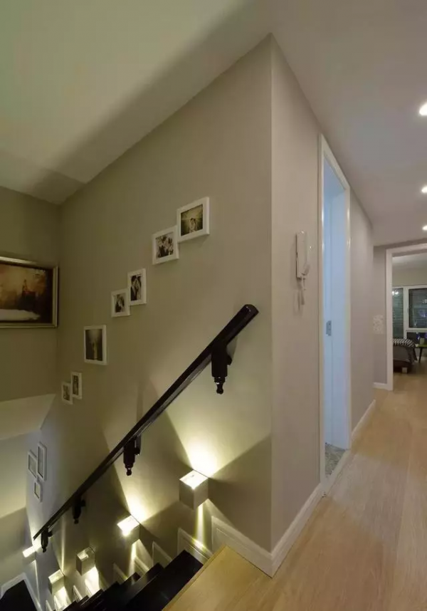 90㎡簡約小複式裝修,客廳隔斷櫃+隔斷框設計,通透又充滿藝術感 90㎡簡約小複式裝修,客廳隔斷櫃+隔斷框設計,通透又充滿藝術感