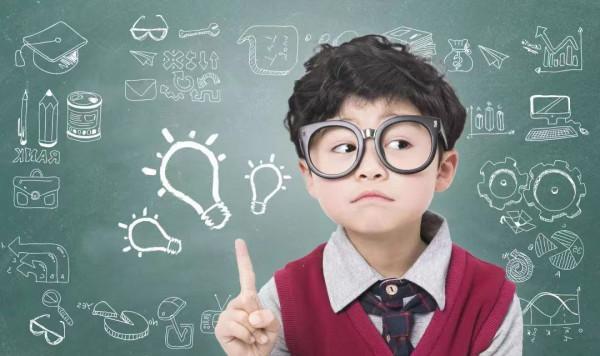 7歲娃發現教材錯誤，眼界開闊會思考的娃背後，是父母的奮力託舉