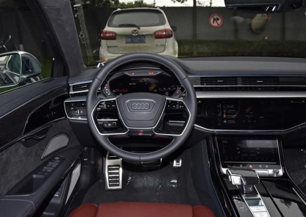 看這車顏值不足100萬,但卻是奧迪家族的頂級旗艦S8 看這車顏值不足100萬,但卻是奧迪家族的頂級旗艦S8