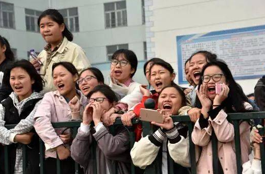 公辦高中違規招生，500多名復讀生被“清退”，教育部點名通報