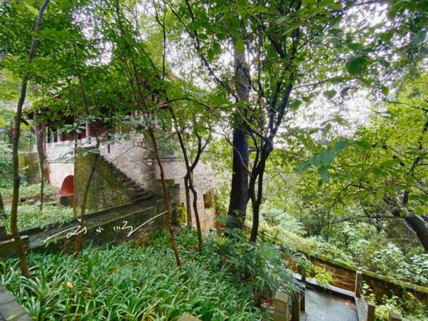 四川德陽著名的4A級旅遊景區，被認為與三星堆齊名，遊客卻不多