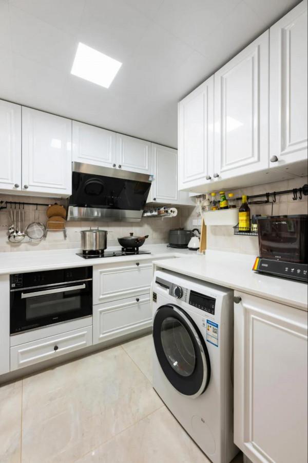 現代裝修案例三居室150平米