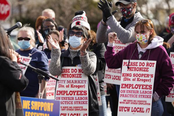 工人不滿薪資漲幅 超市巨頭克羅格旗下近80家門店鬧罷工