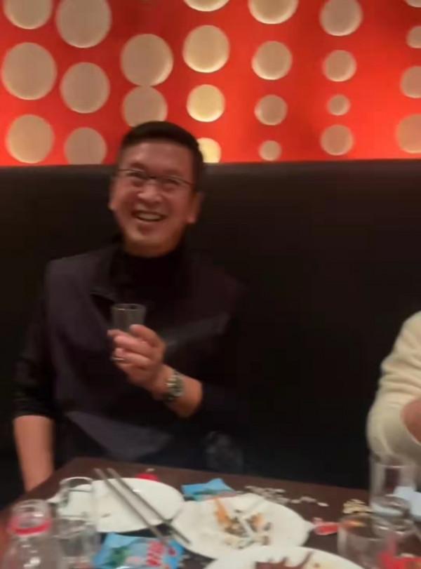 文代會眾星聚會：陳道明吳剛熱聊，杜江喝到臉紅，齊唱祝願祖國好