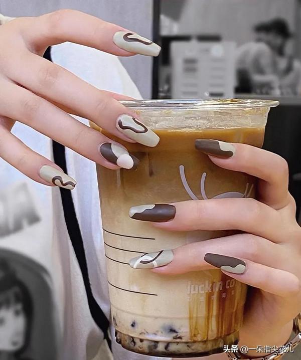 推薦10款極簡時尚美甲，簡單又百搭，喜歡記得收藏
