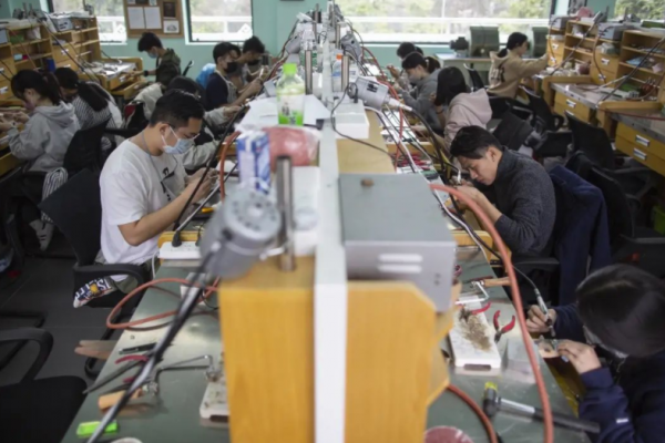 職校生變熱門?還未畢業就被“預訂”?職校老師說出原因 職校生變熱門?還未畢業就被“預訂”?職校老師說出原因