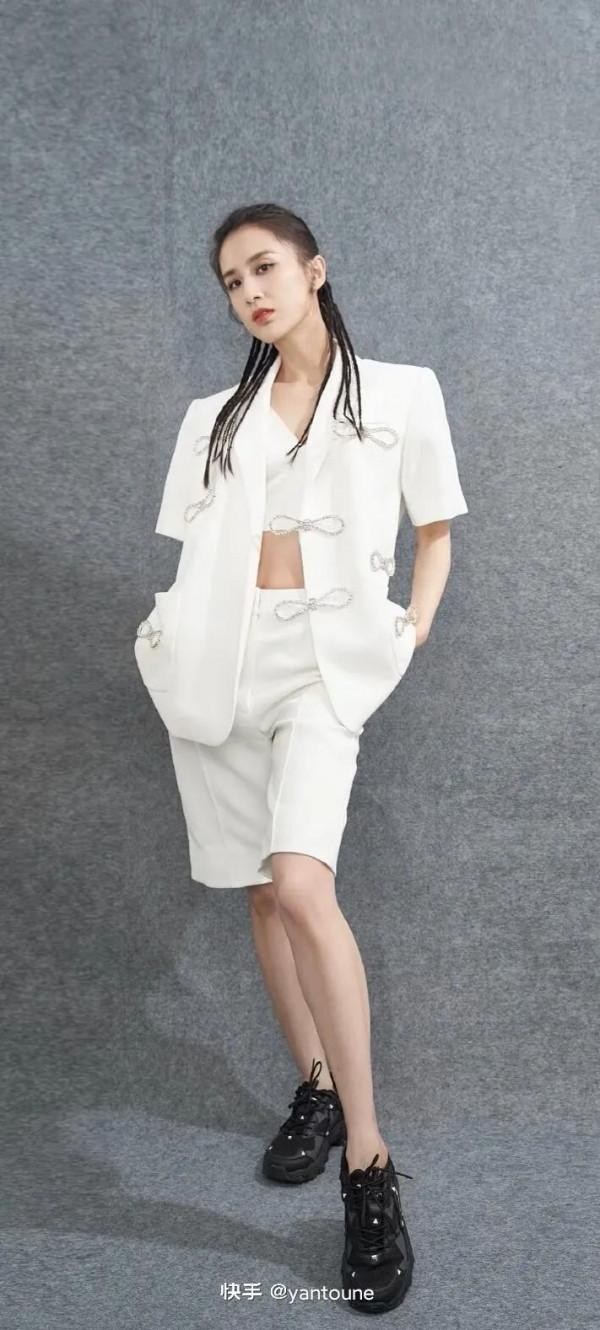 青春靚麗女神黃聖依 青春靚麗女神黃聖依