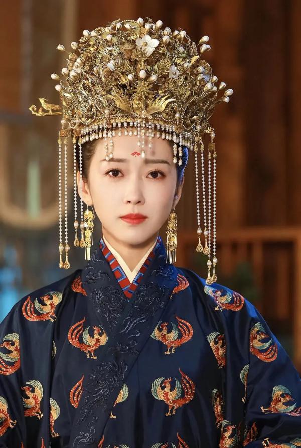 「盤點」古裝女主發冠大賞 趙麗穎的最華麗繁複 譚松韻跟宣璐撞款 「盤點」古裝女主發冠大賞 趙麗穎的最華麗繁複 譚松韻跟宣璐撞款