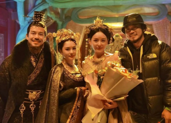 32歲港星何佩瑜帶父母移居內地！半年輕鬆賺數百萬，收入創高峰