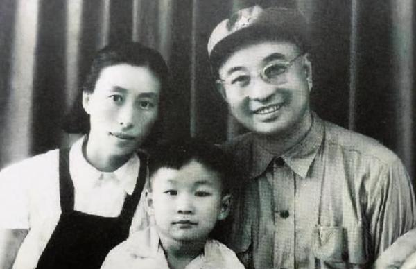1946年,一17歲小夥來到太嶽軍區找到傅涯:阿姨,我是陳賡的兒子 1946年,一17歲小夥來到太嶽軍區找到傅涯:阿姨,我是陳賡的兒子