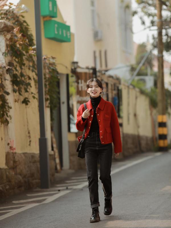 聖誕節“穿紅不穿綠”，這5款外套正受寵，輕鬆穿出時髦好氣質