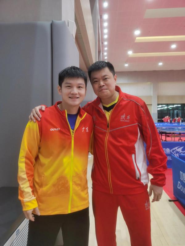 連續四天追星!全國冠軍誇許昕幽默,與小胖比身高,與莎莎比臉大 連續四天追星!全國冠軍誇許昕幽默,與小胖比身高,與莎莎比臉大